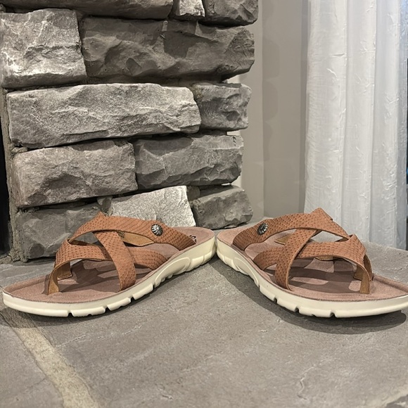 Cliffs Banksy by White Mountain crisscross, treaded outsole light,flexible thong - Picture 8 of 10